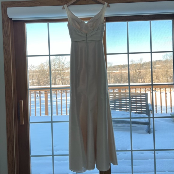 Jim Hjelm wedding dress - Picture 7 of 14